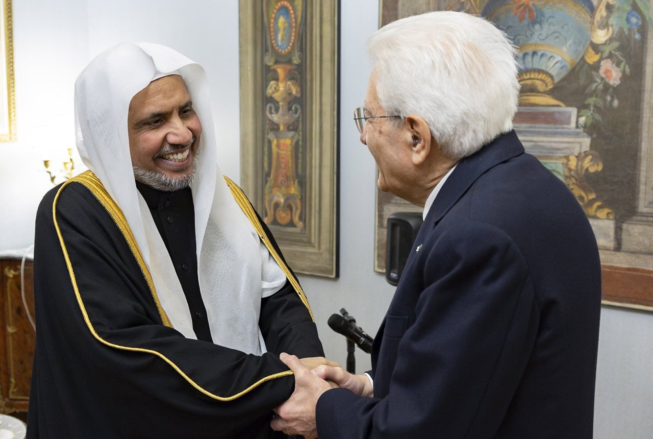 Le Président de la République italienne, M. Sergio Mattarella, a reçu hier soir au palais présidentiel de Rome le Secrétaire général de la Ligue islamique mondiale, Président de l’Organisation des savants musulmans, cheikh Mohammed Alissa