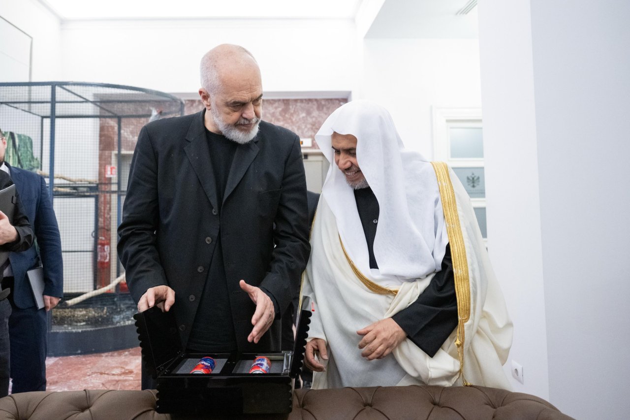 Le Premier ministre albanais, M. Edi Rama, a accueilli au siège de la Primature le Secrétaire général, Président de l’Organisation des savants musulmans, cheikh Mohammed Alissa