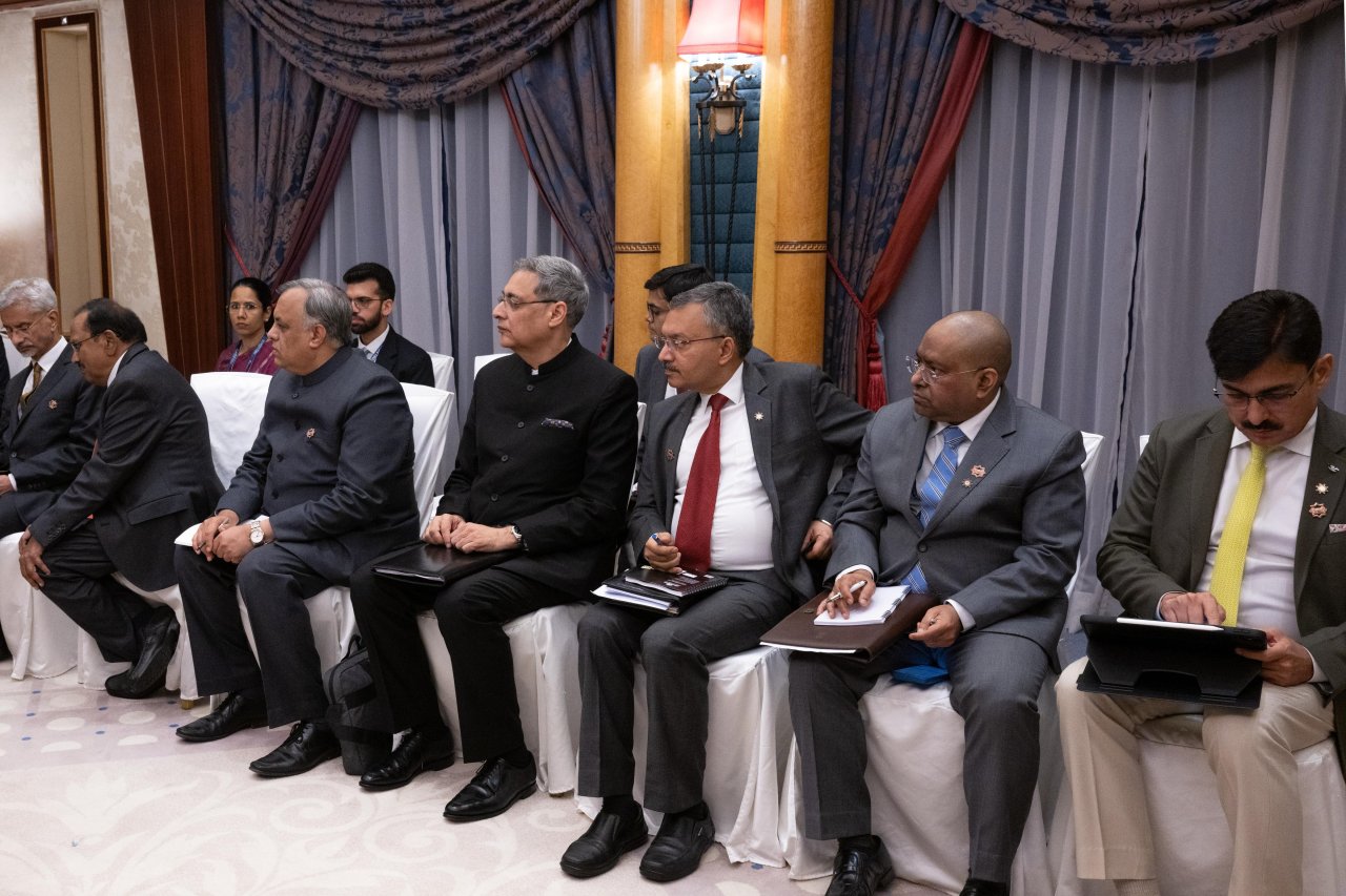 Le Secrétaire général, Président de l’Organisation des savants musulmans, cheikh Mohammad Alissa, a rencontré à Djeddah le Premier ministre de la République de l’Inde, M. Narendra Modi.
