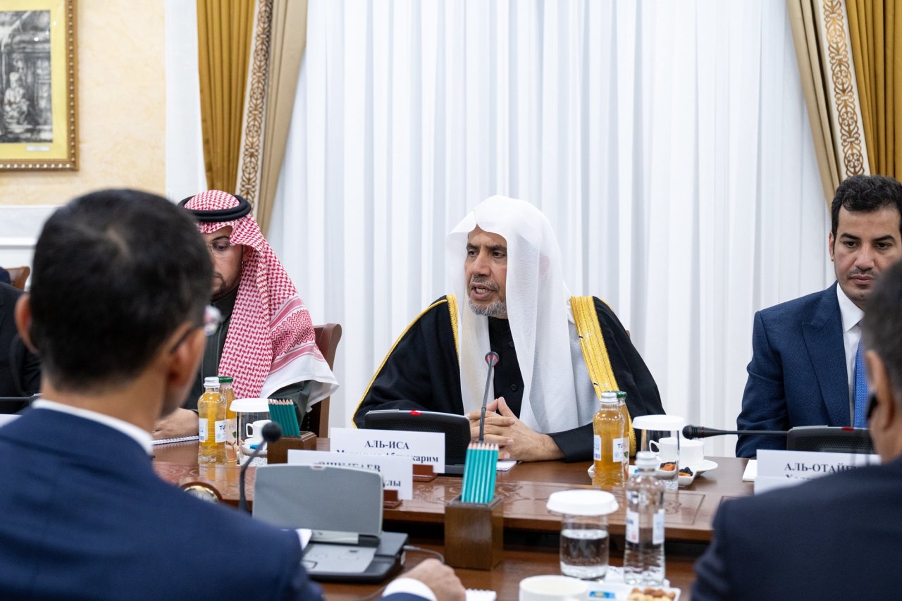 Ce matin : Le Secrétaire général de la Ligue islamique mondiale, Président de l’Organisation des savants musulmans, cheikh Mohammed Al-Issa a été accueilli par le Parlement du Kazakhstan, dans son siège à la capitale Astana