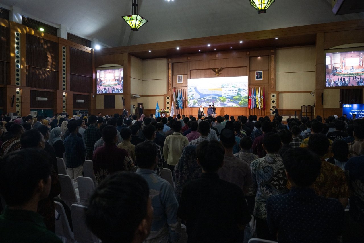 Le Secrétaire général cheikh Mohammed Al-Issa a donné une conférence publique à l’Université islamique d’État Sharif Hidayatullah dans la capitale indonésienne Jakarta