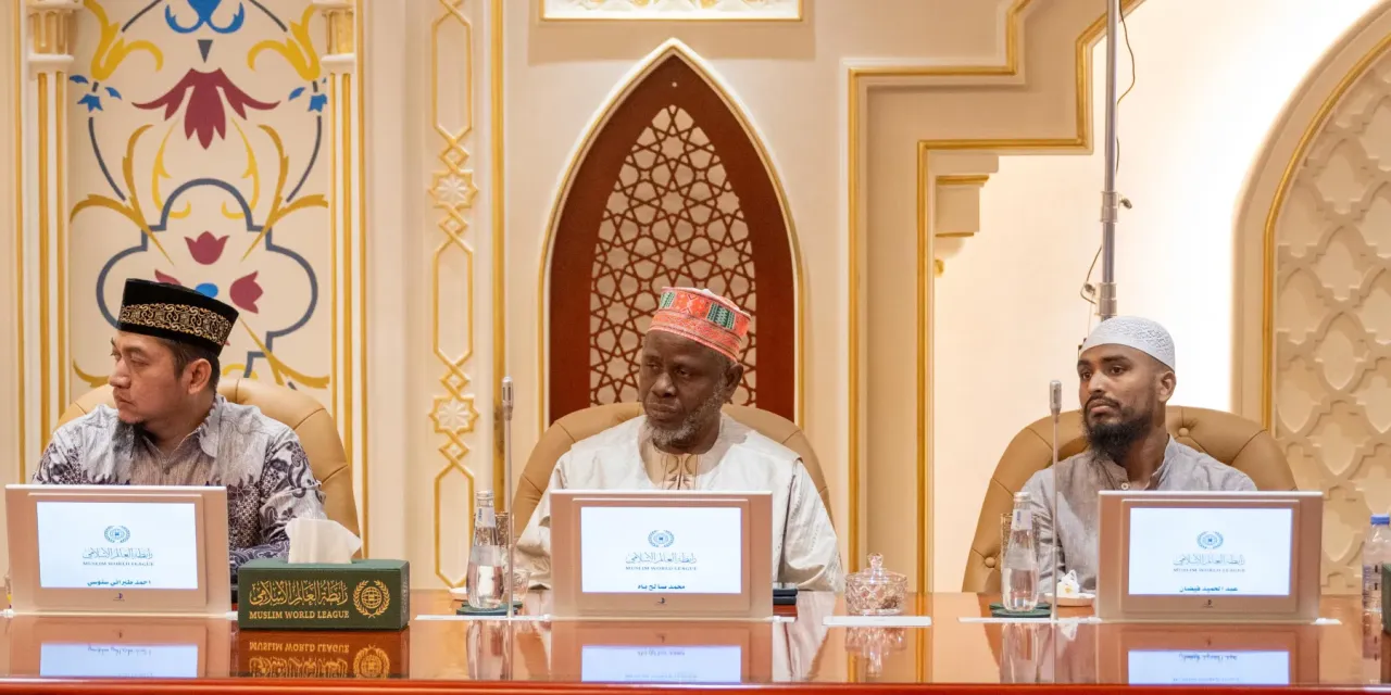 لقطاتٌ من افتتاح معالي الأمين العام رئيس هيئة علماء المسلمين الشيخ د. محمد العيسى، أعمال:"الملتقى الدولي للإعجاز العلمي في القرآن والسنة"، -بعد ظهر اليوم- بمكة المكرمة، وإطلاق: "موسوعة الرابطة للإعجاز العلمي في القرآن والسنة":