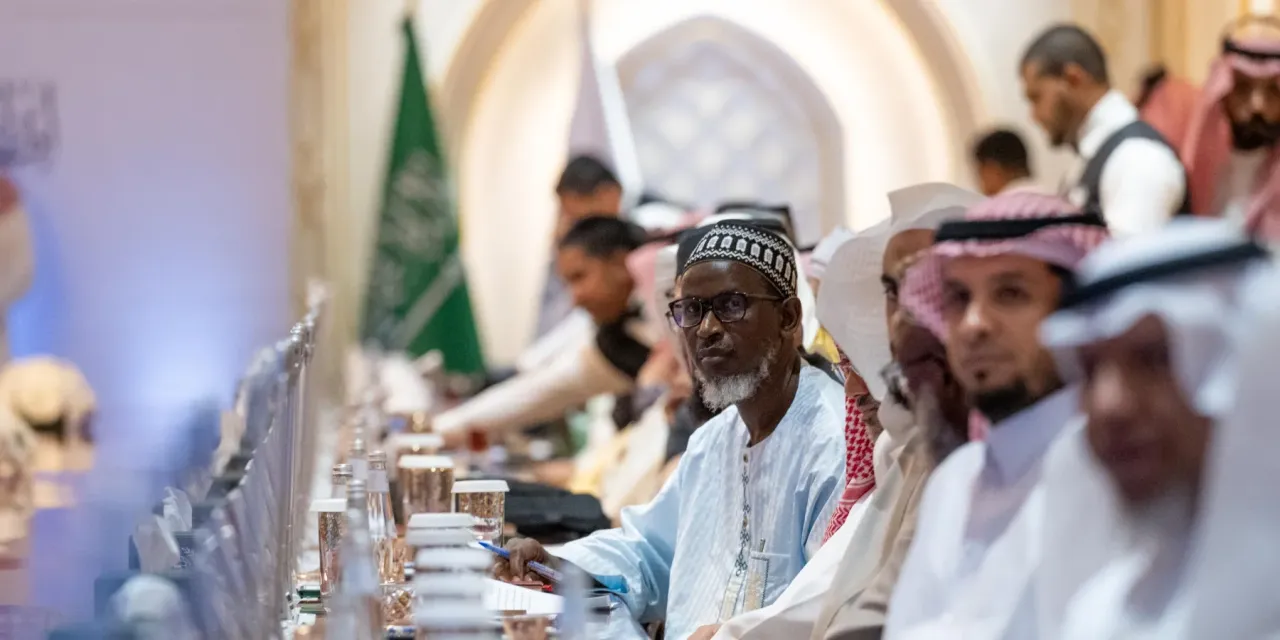 لقطاتٌ من افتتاح معالي الأمين العام رئيس هيئة علماء المسلمين الشيخ د. محمد العيسى، أعمال:"الملتقى الدولي للإعجاز العلمي في القرآن والسنة"، -بعد ظهر اليوم- بمكة المكرمة، وإطلاق: "موسوعة الرابطة للإعجاز العلمي في القرآن والسنة":