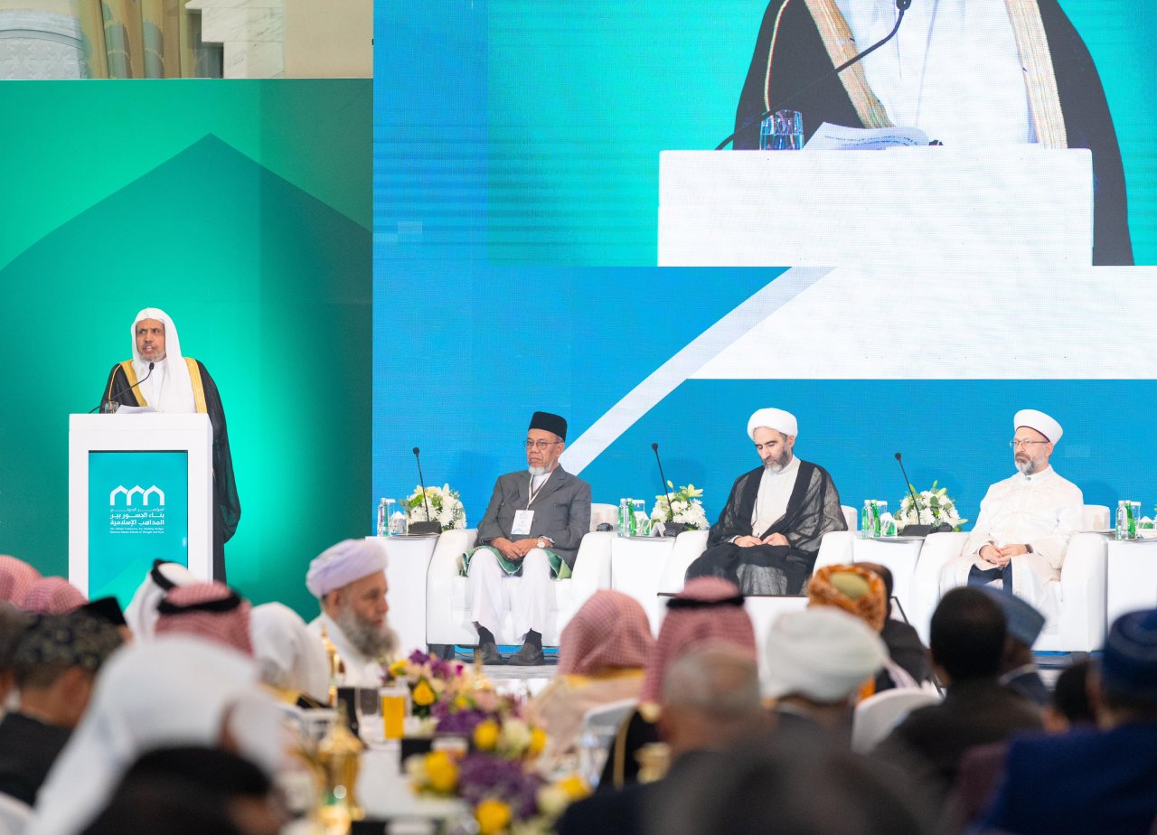 رابطة العالم الإسلامي تطلق تقريرها الدوري لمبادراتها وبرامجها حول العالم