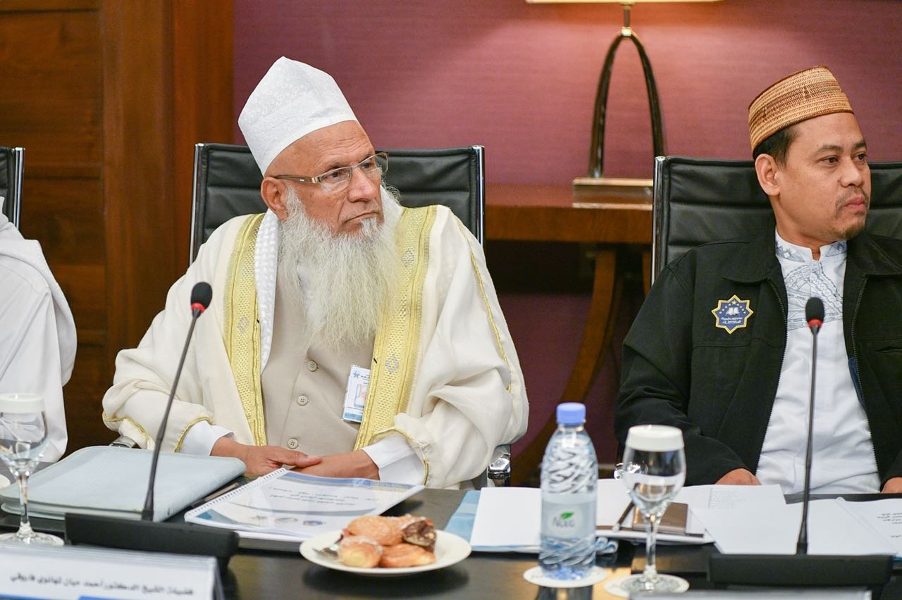 Member of the Hafiz Council, Dr. Ahmed Mian Thanawy, speaking at the meeting