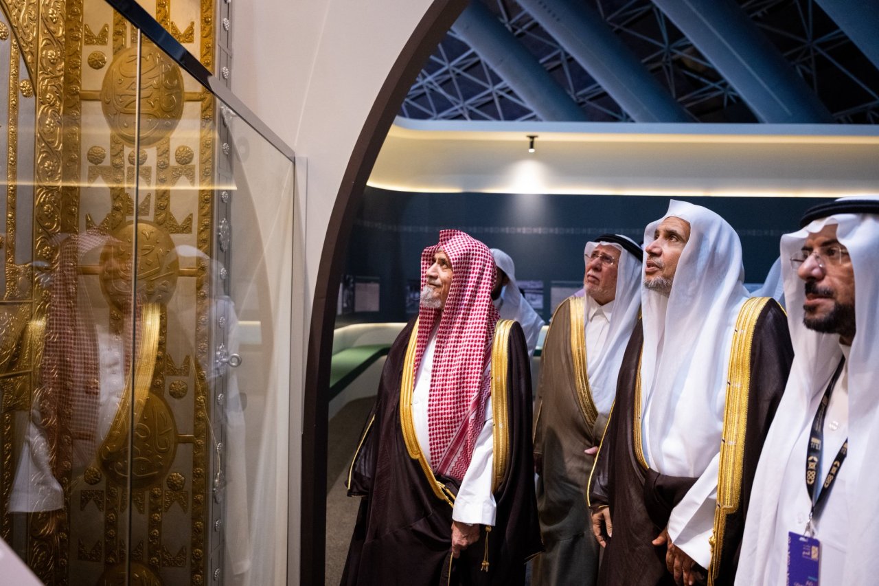 Extraits de la visite du Secrétaire généralde cheikh Mohammed Alissa au pavillon de la fondation du Roi Abdulaziz