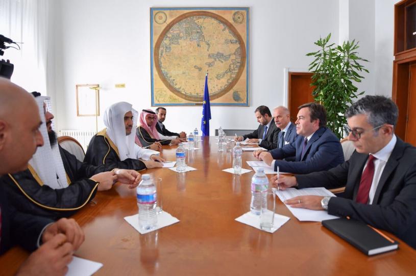 بعد لقائه وزير الداخلية الإيطالي معالي الأمين العام يلتقي نائب وزير الخارجية الإيطالي ويبحث معه عدداً من الموضوعات ذات الاهتمام المشترك