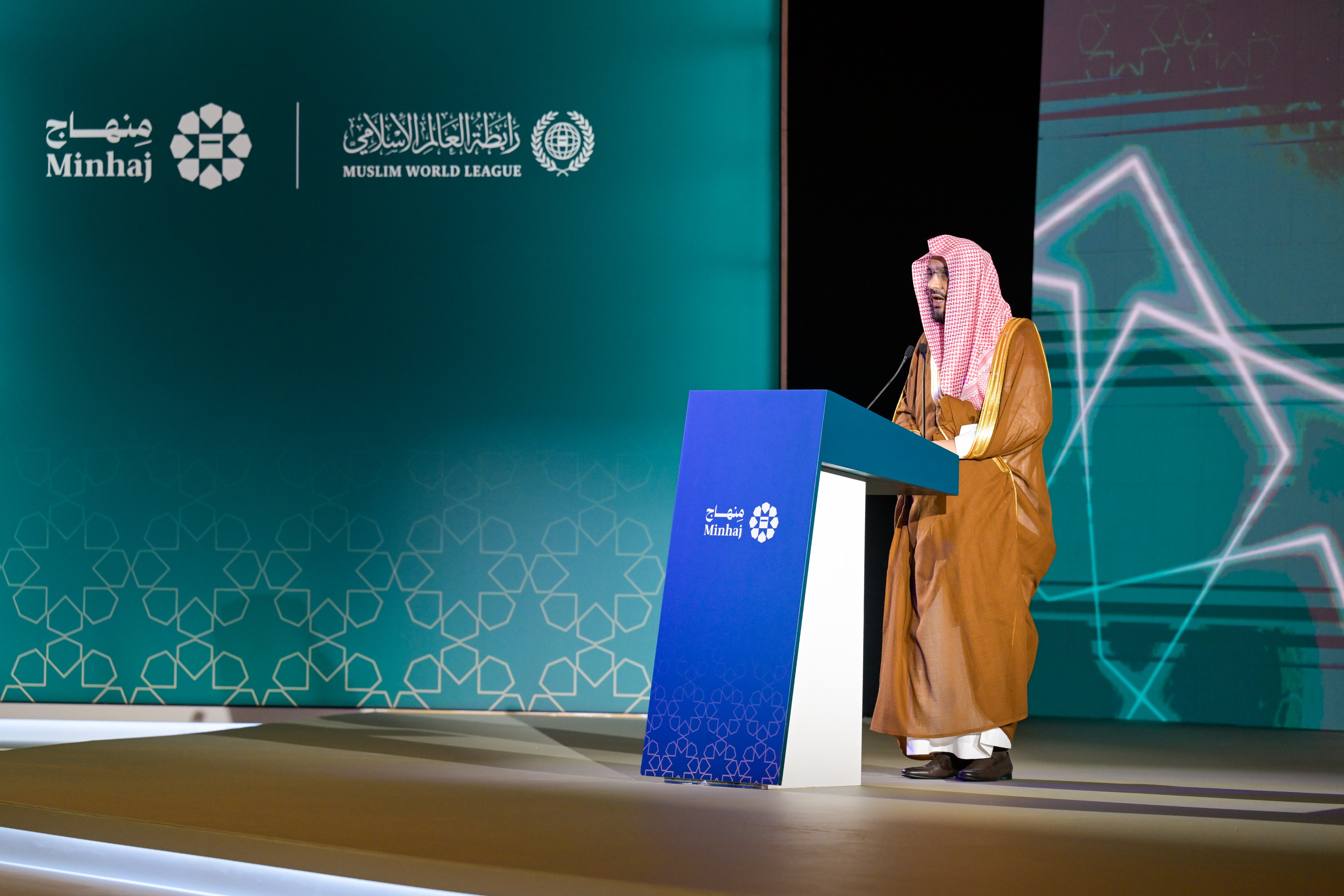 خدمةً للأمة، وتعزيزًا لمضامين انتمائها الإيماني نحو القبلة الجامعة : المنصةُ الرقميةُ "منهاج"، من مكة إلى العالم.