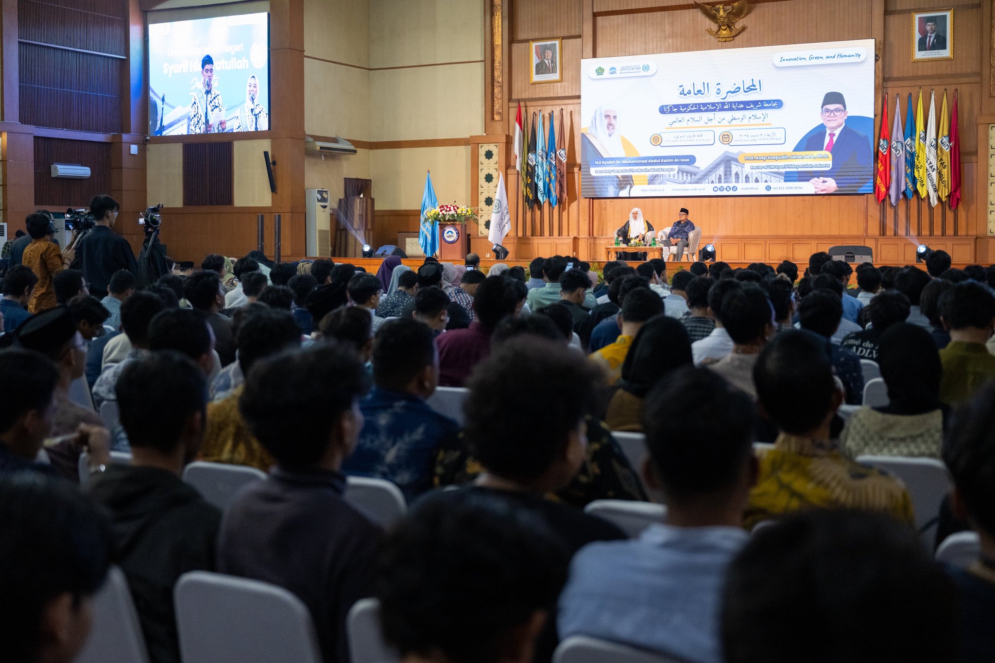 ألقى معالي الأمين العام، رئيس هيئة علماء المسلمين، فضيلة الشيخ د.⁧‫محمد العيسى‬⁩ ⁦‪‬⁩، محاضرةً عامةً في الجامعة الإسلامية الحكومية "شريف هداية الله" بالعاصمة الإندونيسية "جاكرتا"