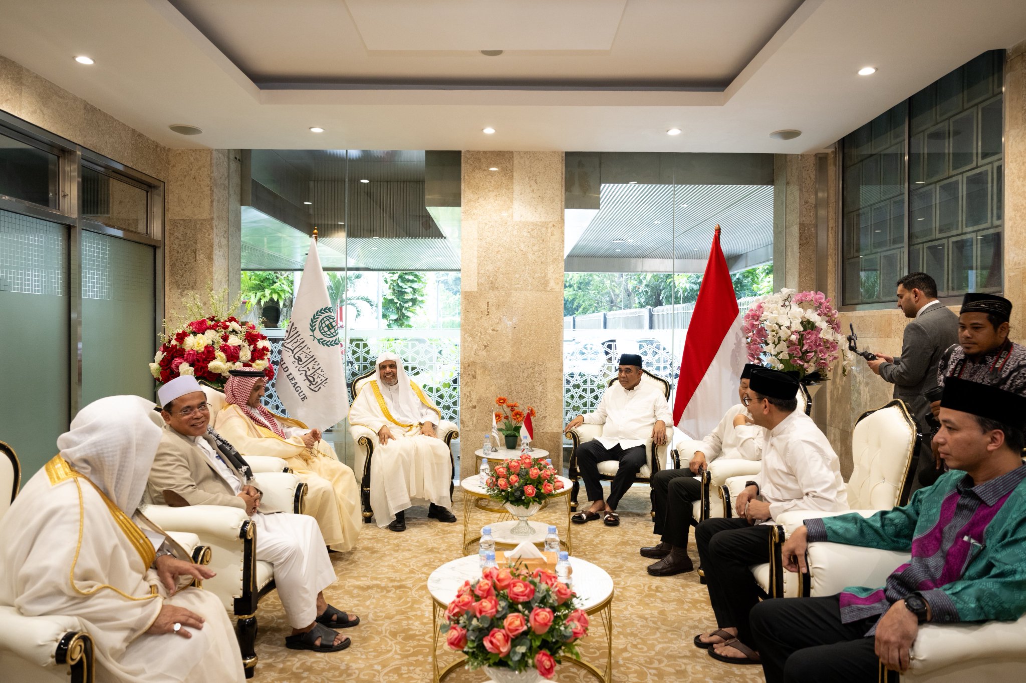 After delivering Friday sermon:  H.E. Sheikh Dr. Mohammed Al-issa , met in the reception hall of Istiqlal Mosque with H.E. the Speaker of Indonesian People's Consultative Assembly