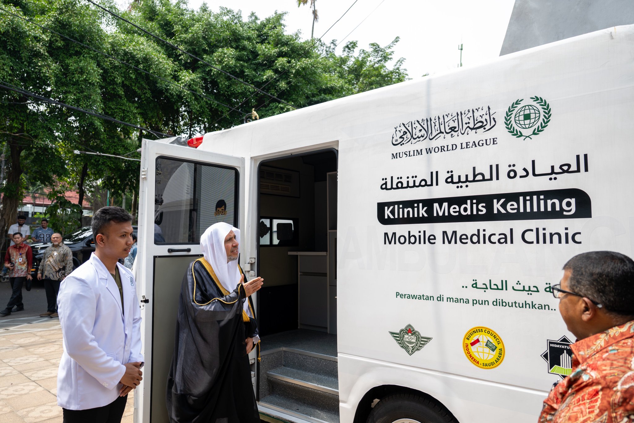 H.E. Sheikh Dr. Mohammed Al-Issa, personally attended the ceremony for distributing aid to widows in the capital Jakarta