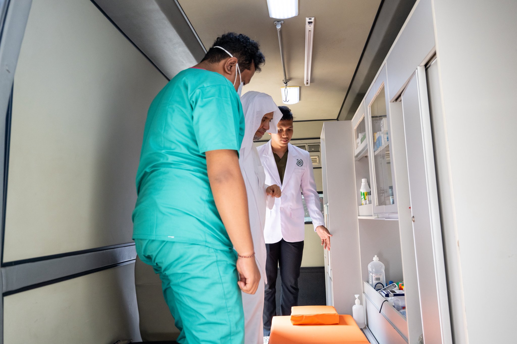 عزت مآب شیخ ڈاکٹر محمد العیسی نے جکارتہ، اس کے نواحی علاقوں اور بعض دیہات میں بیواؤں کے لیے فراہم کی جانے والی امداد میں ذاتی طور پر شرکت کی