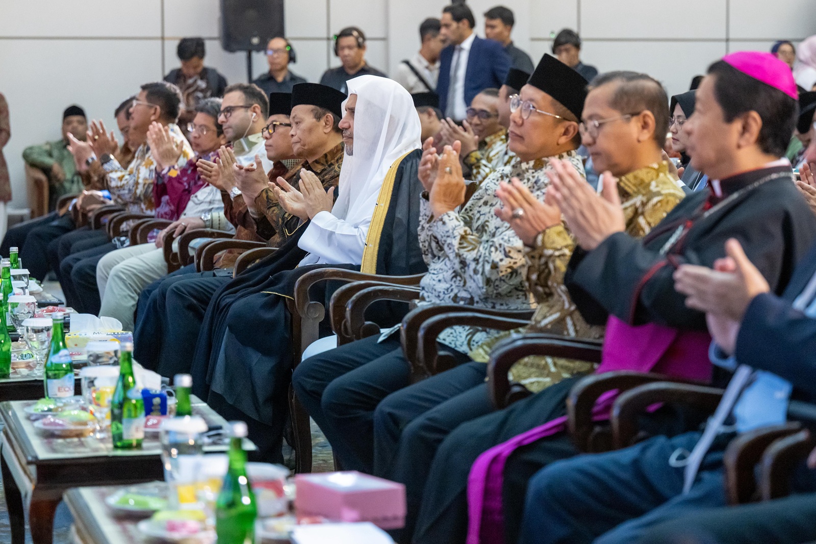 د. العيسى يلقي الكلمة الافتتاحية لمؤتمر إندونيسيا للوئام بين أتباع الأديان