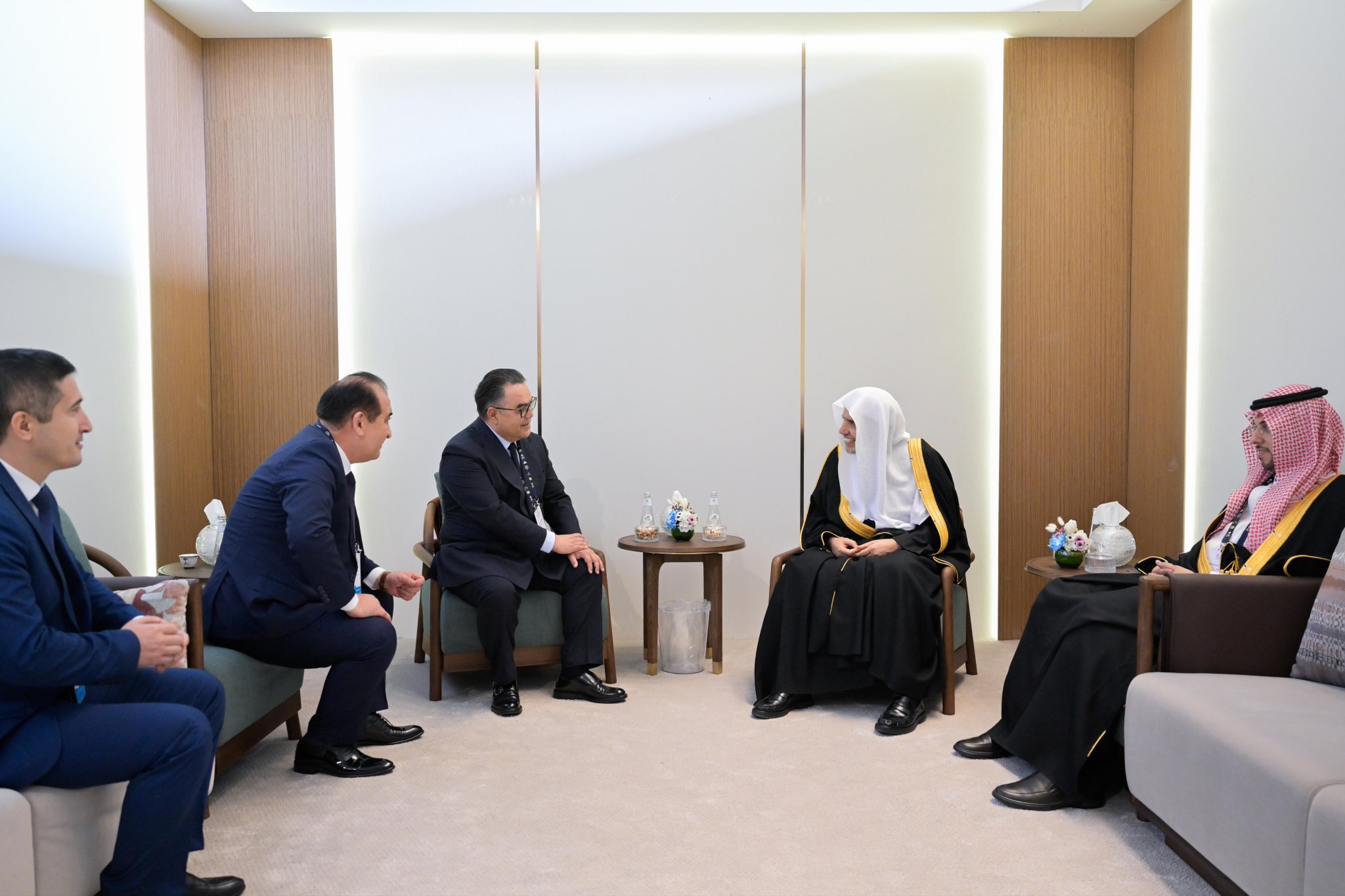 التقى معالي الأمين العام، فضيلة الشيخ د.⁧‫محمد العيسى‬⁩ ⁦‪‬⁩، في الرياض، معاليَ رئيس مركز الحضارة الإسلامية بمجلس الوزراء في أوزبكستان، الدكتور فردوس فريدونوفيتش عبدخالقوف