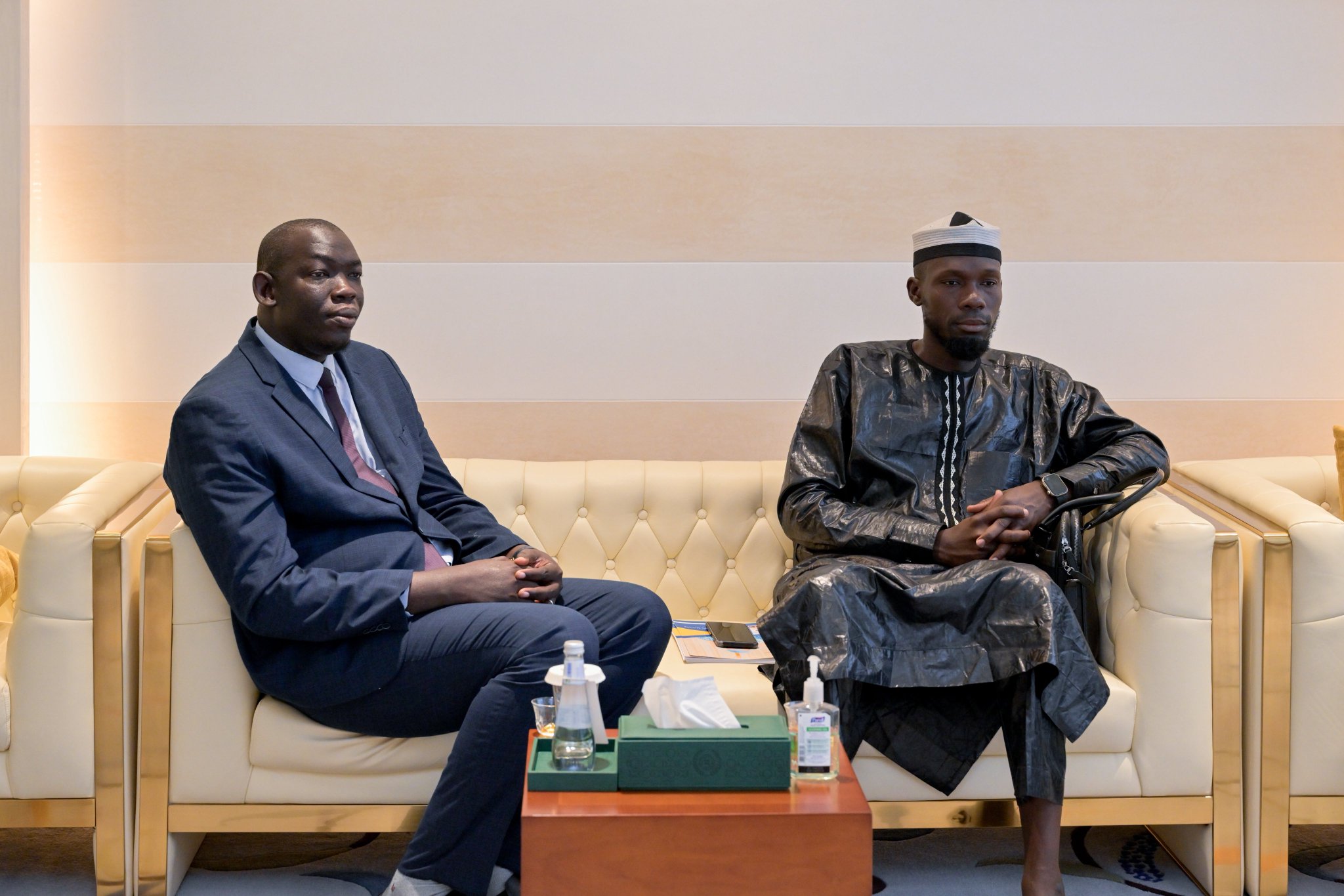 استقبل معالي الأمين العام، رئيس هيئة علماء المسلمين، فضيلة الشيخ د.⁧‫ محمد العيسى‬⁩‬⁩، في مكتبه ظُهر اليوم، معالي وزير الشؤون الدينية والعبادة والعادات، بجمهورية مالي، الدكتور محمد عمر كوني