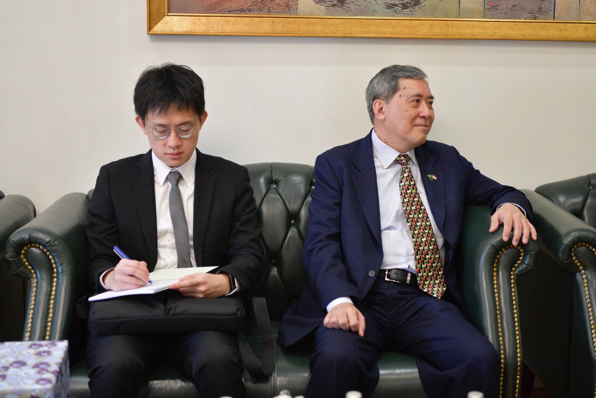 Le SG de la Ligue Islamique Mondiale cheikh D. Mohammad Alissa a reçu à Riyad les Ministres d’Etat des Affaires étrangères et de La Défense de Singapour