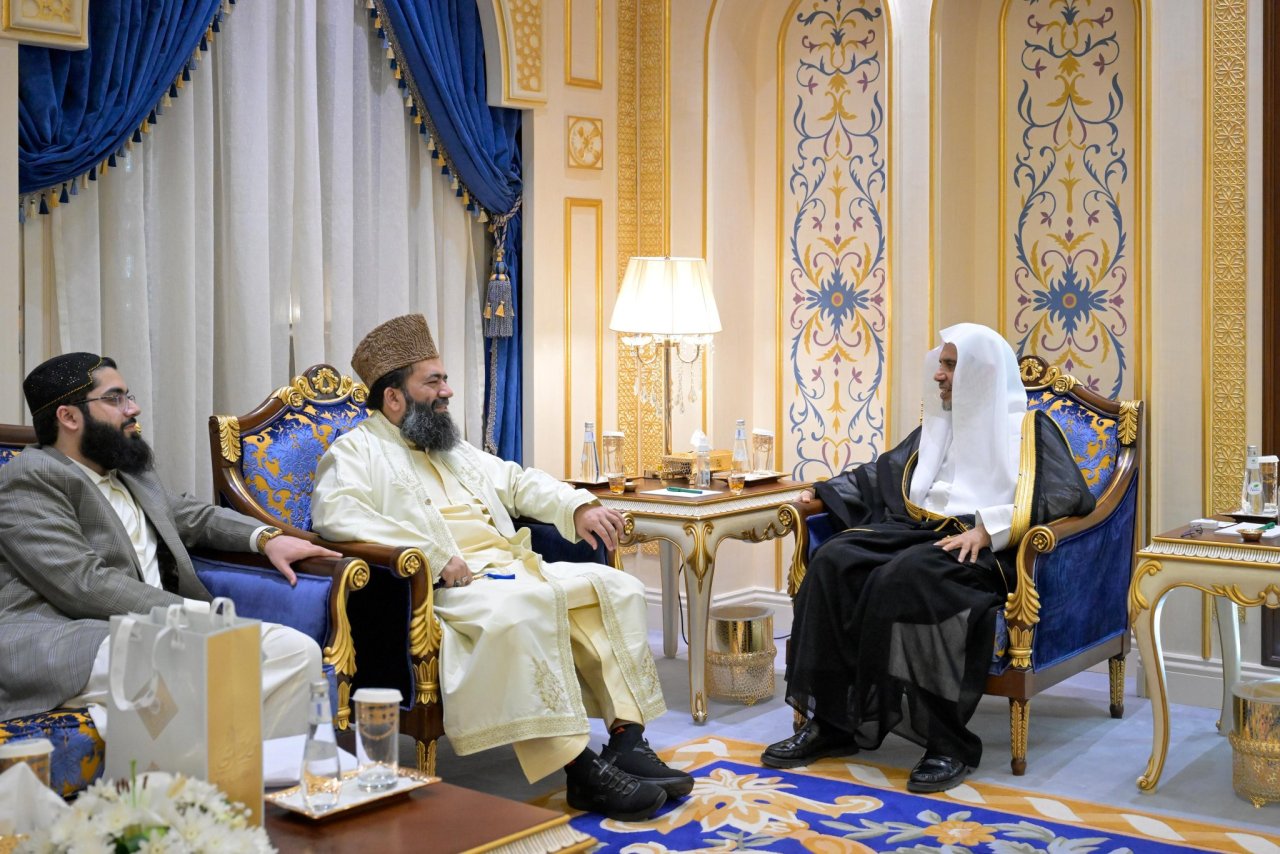 Le Secrétaire général, cheikh Mohammed Al-Issa a reçu ce soir, président de l’Organisation des imams et du Conseil des oulémas du Pakistan, cheikh Abdul Khabeer Azad