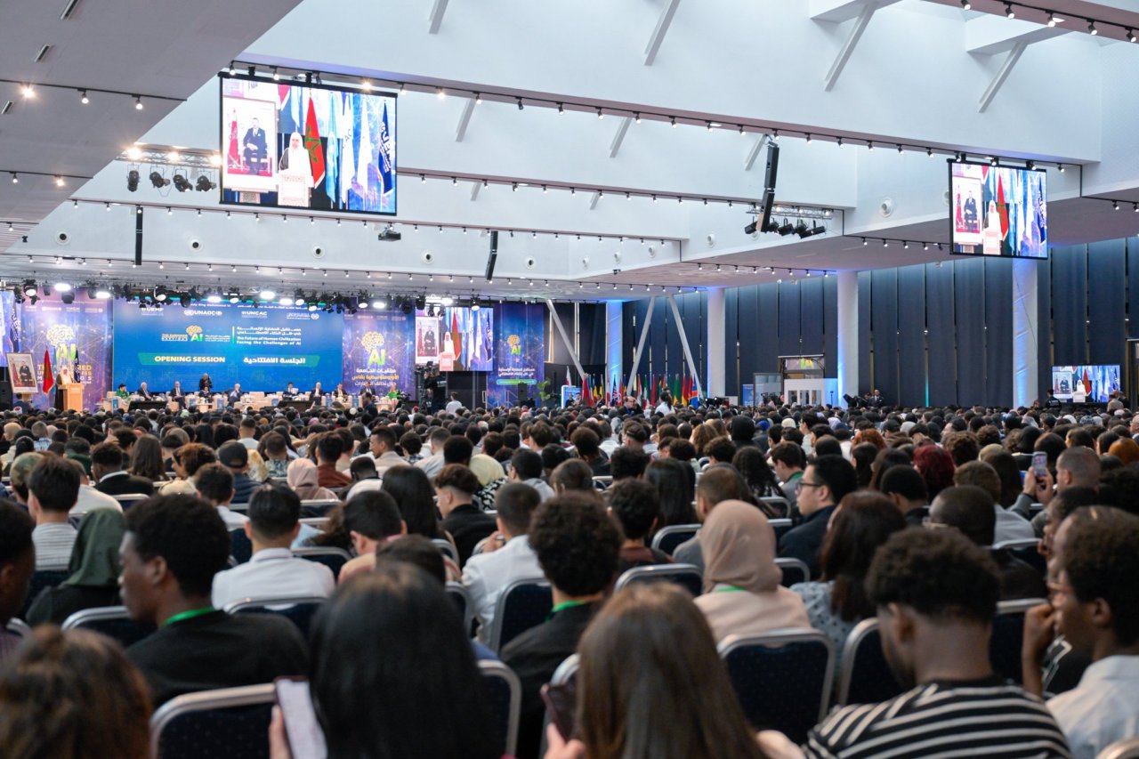 À l’invitation de l’Université Euro-méditerranéenne de Fès, avec la participation de personnalités internationales, du Haut-Représentant des Nations Unies pour l’Alliance des Civilisation