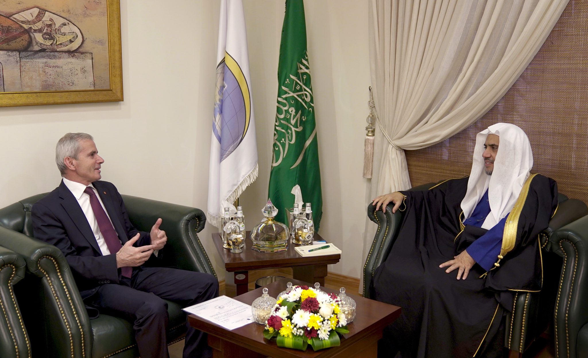 ‏التقى معالي الشيخ د.⁧‫محمد العيسى‬⁩ سعادة سفير ألبانيا‬⁩ لدى المملكة، ونوّه السفير بجهود معاليه في معالجة الإسلاموفوبيا بالأسلوب العميق والحكيم