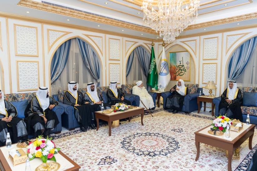 استقبل معالي الشيخ د.محمد العيسى أمين عام رابطة العالم الإسلامي في مكتبه بمحافظة جدة رئيس مجلس الإفتاء بالإمارات العربية المتحدة سماحة الشيخ عبدالله بن بيه