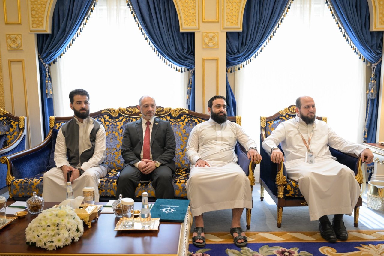 Le Secrétaire général, cheikh Mohammed Al-Issa a reçu le ministre des Legs pieux de la République arabe syrienne, le Dr Mohammad Abu Al-Khair Shukri