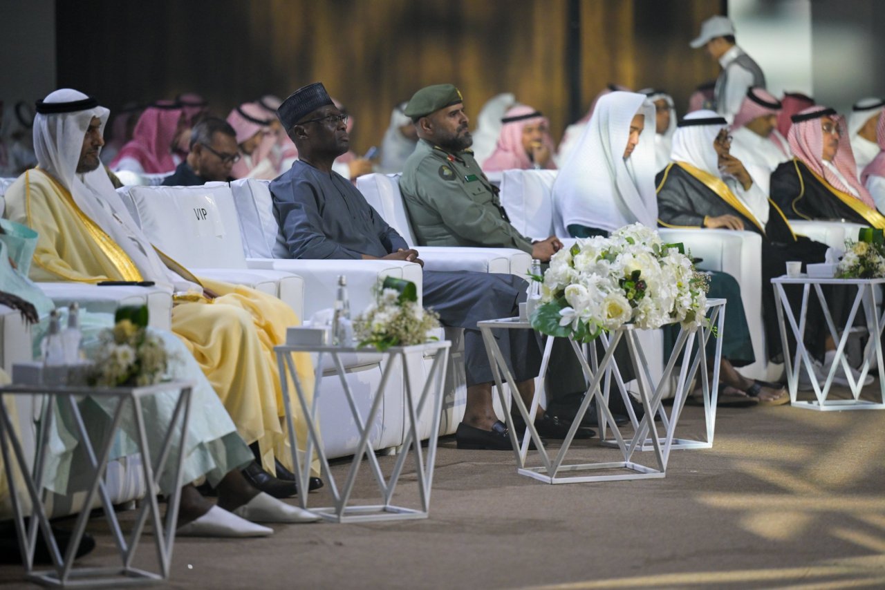 ‏صورٌ من حوار معالي الشيخ د.⁧‫محمد العيسى‬⁩ ‬⁩، ظُهرَ اليوم، في رحاب مكة المكرمة، حولَ: "الوسطيّة السعودية: من المنهج الفقهي إلى الرِّيادة العالميّة"، بدعوةٍ من هيئة الصحفيين السعوديين: