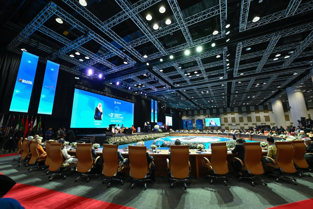 Photos du troisième Sommet international des responsables religieux, avec la participation du cheikh Mohammed Al-Issa en qualité d’intervenant principal lors de la cérémonie d’ouverture
