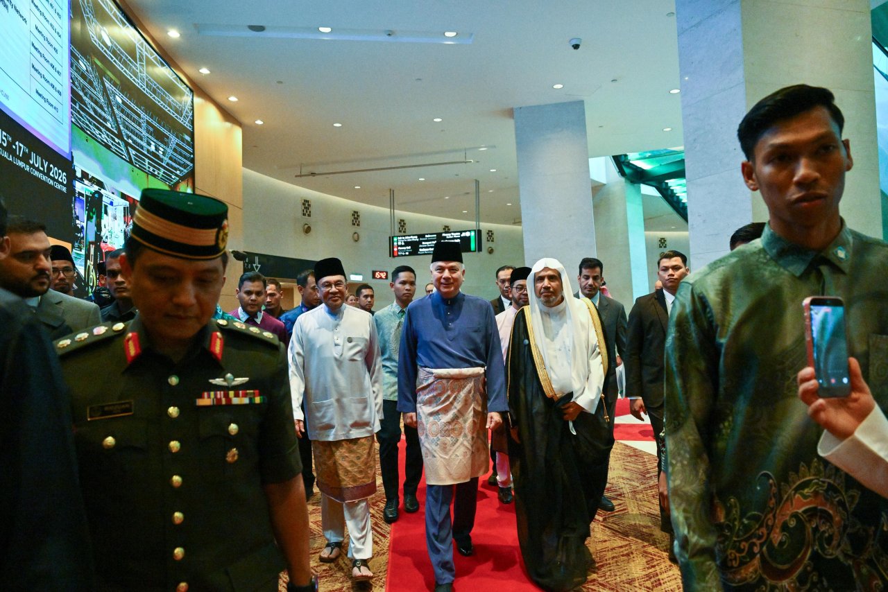 Secretary-General of the Muslim World League Delivers Opening Address at the Third International Summit of Religious Leaders in Kuala Lumpur