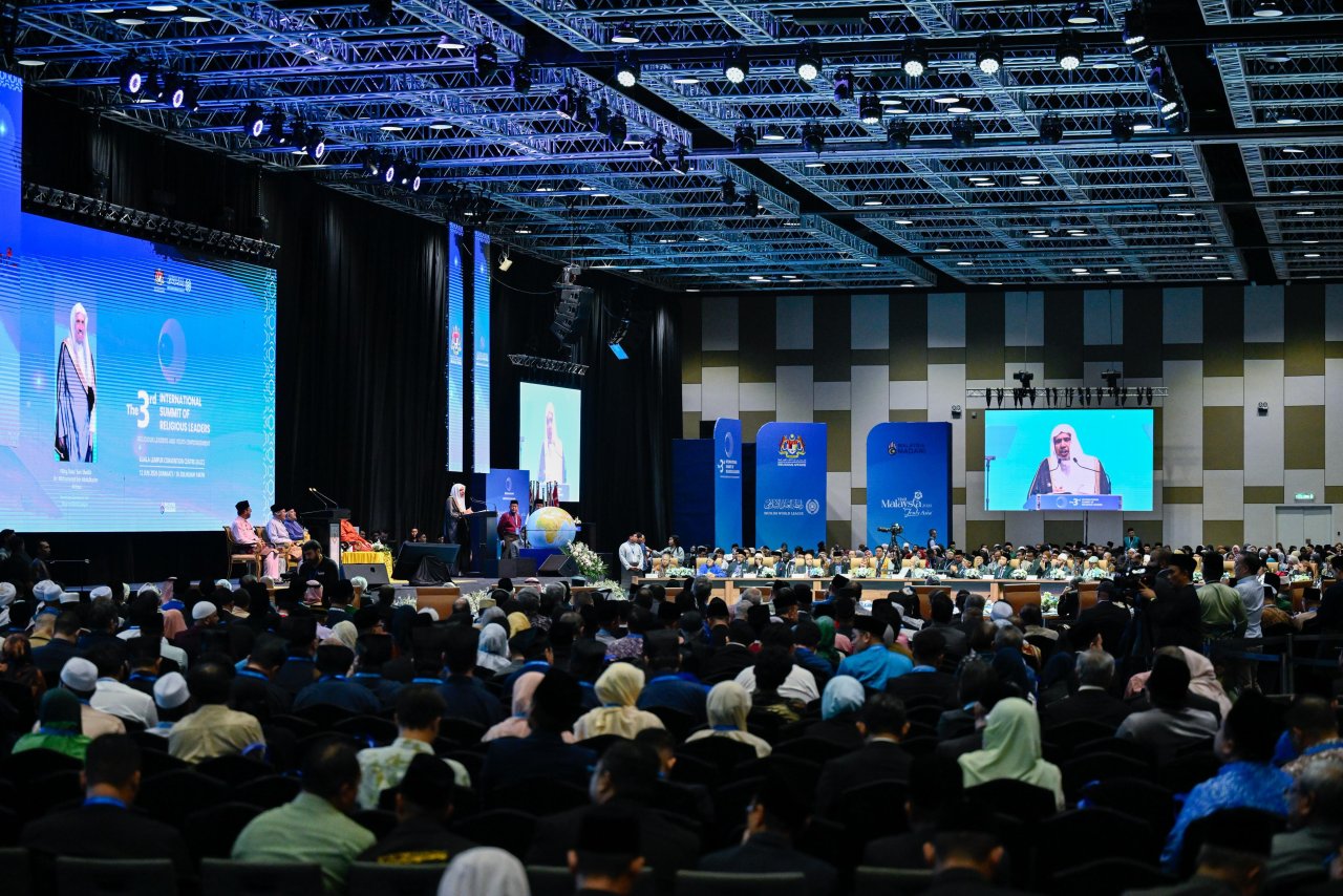 Le Secrétaire général de la Ligue islamique mondiale prononce une allocution d’ouverture lors du 3ème Sommet international des responsables religieux à Kuala Lumpur