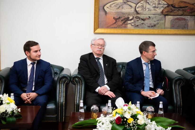 معالي الأمين العام لرابطة العالم الإسلامي الشيخ الدكتور: محمد العيسى مستقبلاً معالي منسق مجموعة الرؤية الاستراتيجية (روسيا - العالم الإسلامي) السفير الدكتور فينيامين بوبوف