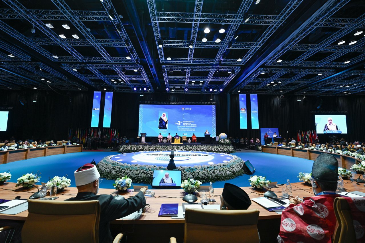 Le Secrétaire général de la Ligue islamique mondiale prononce une allocution d’ouverture lors du 3ème Sommet international des responsables religieux à Kuala Lumpur