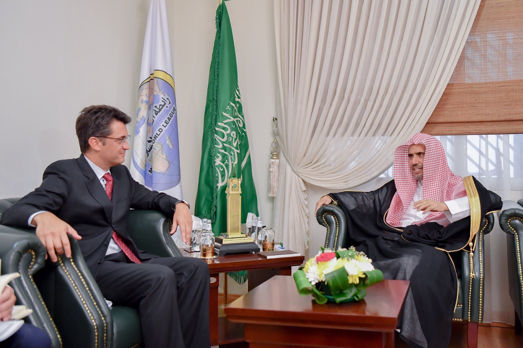 ‏معالي الأمين مستقبلاً اليوم في مكتبه بالرياض رئيس مندوبية الاتحاد الأوروبي السيدميكيل تشيرفوني وتناول اللقاء الموضوعات ذات الاهتمام المشترك