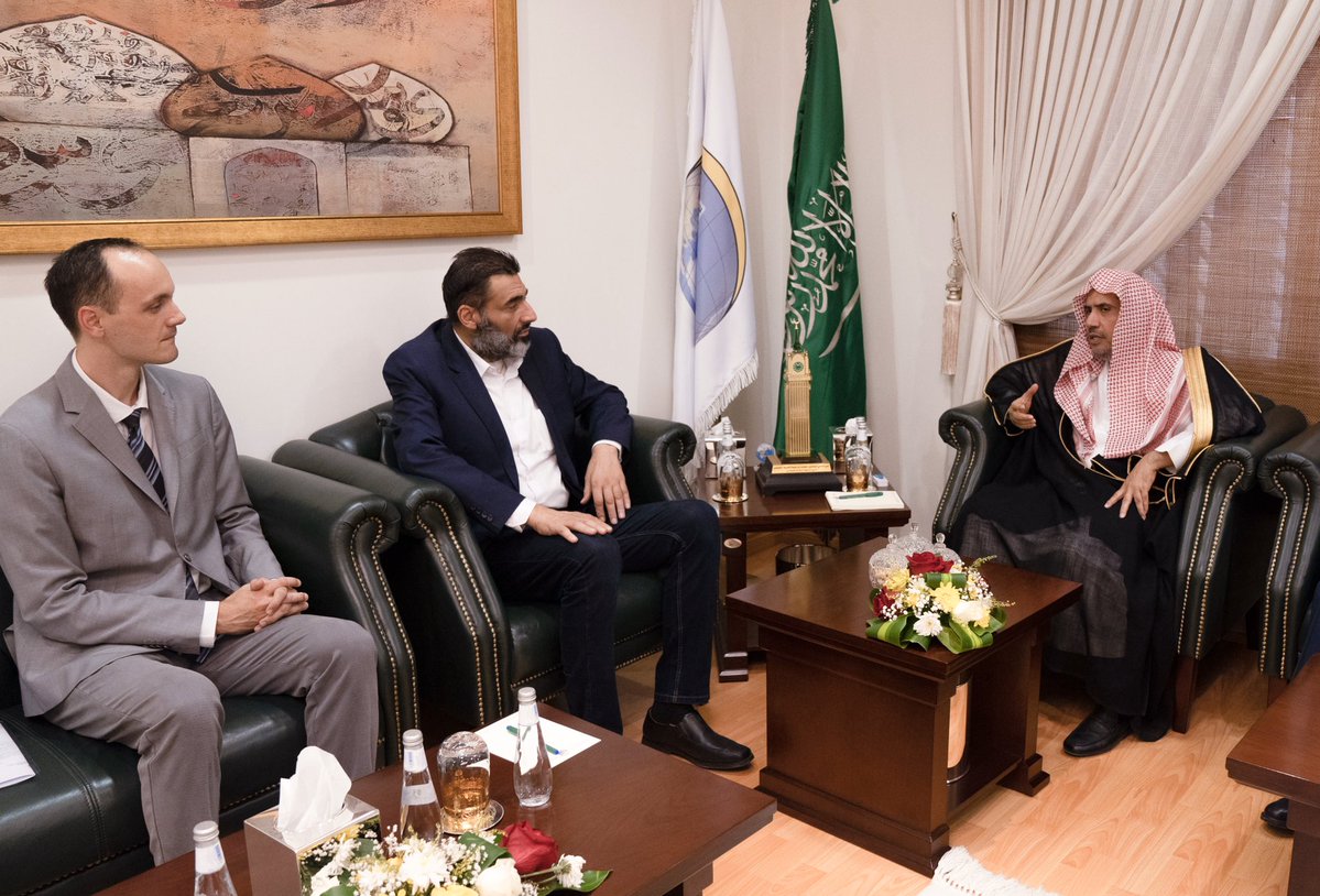 ڈاکٹر محمد العیسی نے آج مملکت میں سربیا کے سفیرمحمد یوسف کا قونصل جنرل کے ہمراہ استقبال کیا