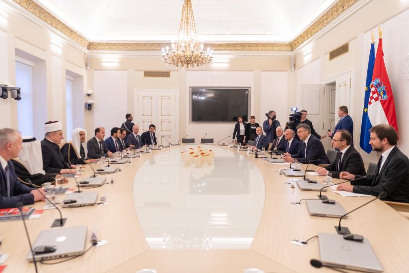 Le Premier Ministre croate qui a apprécié l’initiative de la LIM pour promouvoir l’amitié et l’entraide entre les peuples et les nations a reçu cheikh Alissa au siège du gouvernement.