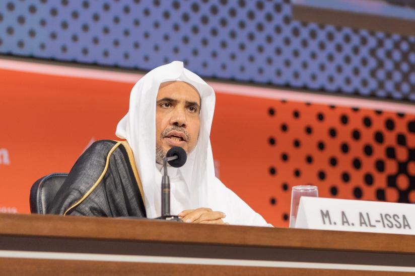 Le D.Mohammad Alissa parle devant plus de 6000 jeunes européens de sujets idéologiques et sociaux importants durant les activités du forum international de Rimini en Italie.