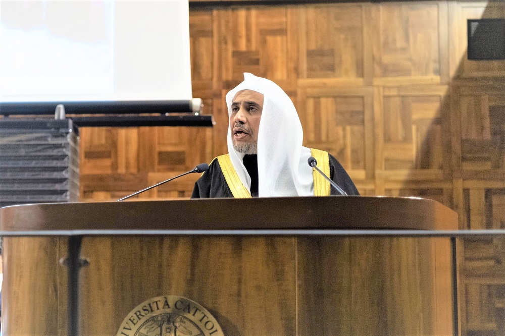 شیخ ڈاکٹر محمدالعیسی نے کیتھولک یونیورسٹی میں لیکچر کے دوران پوپفرانسس کے اسلام کے ساتھ منصفانہ اور اعلانیہ بیانئے اور اسلام کے ساتھ جدید مسیحی مکالمے کی علامت کارڈنل ٹوران کی کوششوں کو سراہا