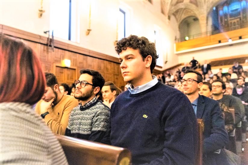 شیخ ڈاکٹر محمدالعیسی نے کیتھولک یونیورسٹی میں لیکچر کے دوران پوپفرانسس کے اسلام کے ساتھ منصفانہ اور اعلانیہ بیانئے اور اسلام کے ساتھ جدید مسیحی مکالمے کی علامت کارڈنل ٹوران کی کوششوں کو سراہا