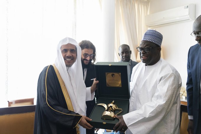 رابطہ عالم اسلامی مضبوط دوستی کے فروغ کے لئے دنیا بھر میں اپنی عالمی امدادی کاموں کو غیر ملکی حکومتوں،غیر منافع بخش تنظیموں اور مقامی کمیونٹیز کے ساتھ بہترین  طریقے سے سر انجام دے رہی ہے