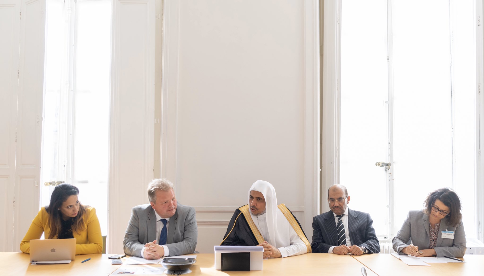 ڈاکٹر محمد العیسی نے فرانس کے دارالحکومت میں فرانسی ایوان نماندگان کے ارکان سے ملاقات کی