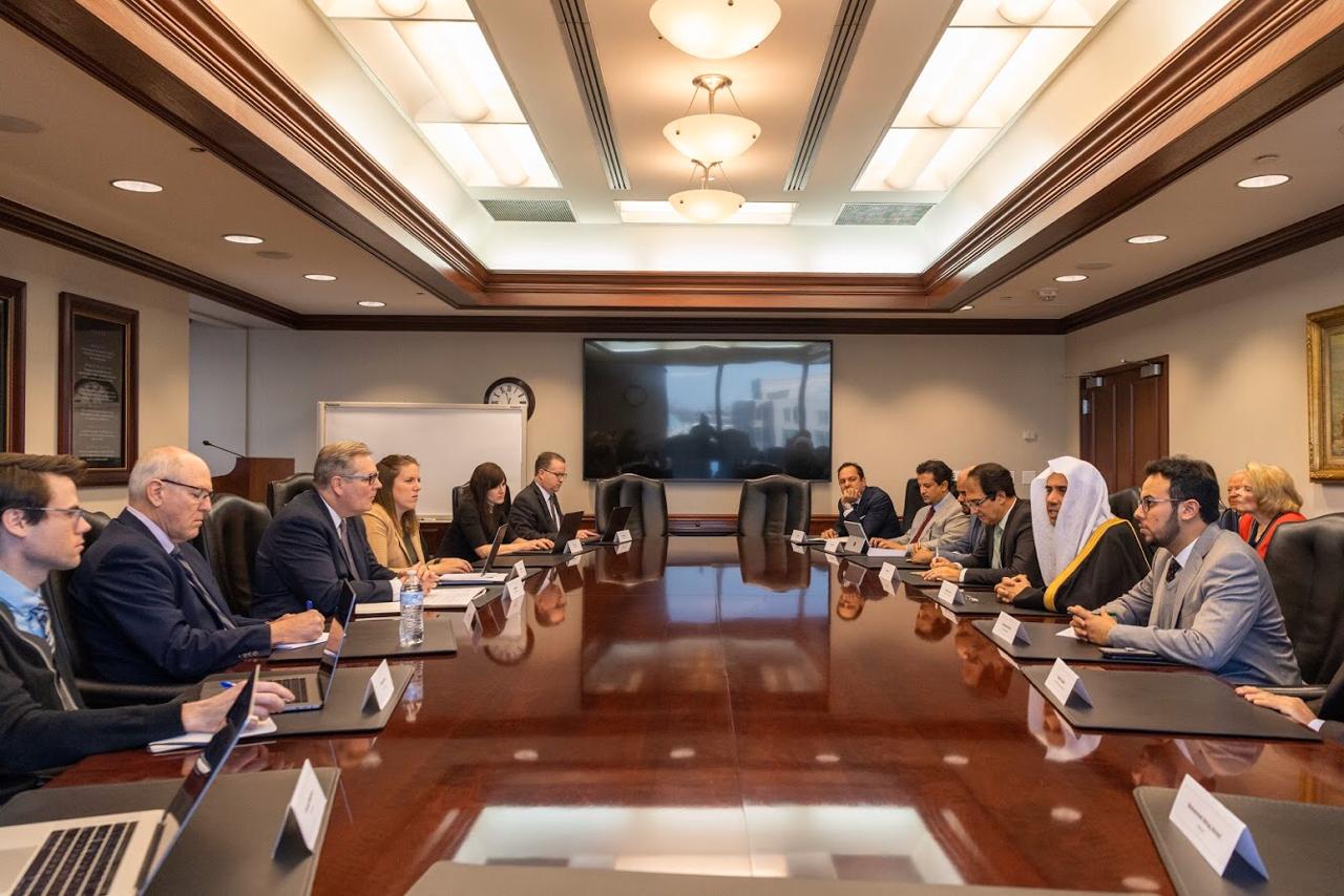 امریکی ریاست یوٹاہ میں آفیشل ڈیزرٹ اخبار کے ادارتی بورڈ نے ایک مکالمہ پروگرام میں شیخ ڈاکٹر محمد العیسی‬⁩ کی میزبانی کی