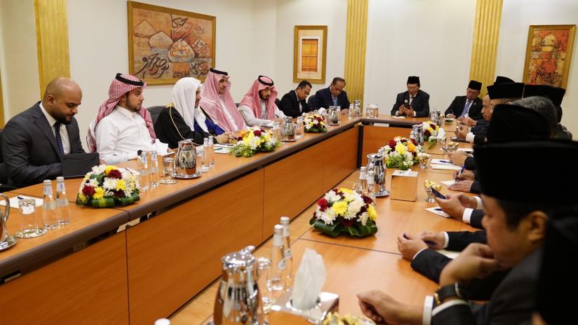 ڈاکٹر محمد العیسی نے انڈونیشیا کے عوامی مشاورتی اسمبلی کے صدر کا استقبال کیا