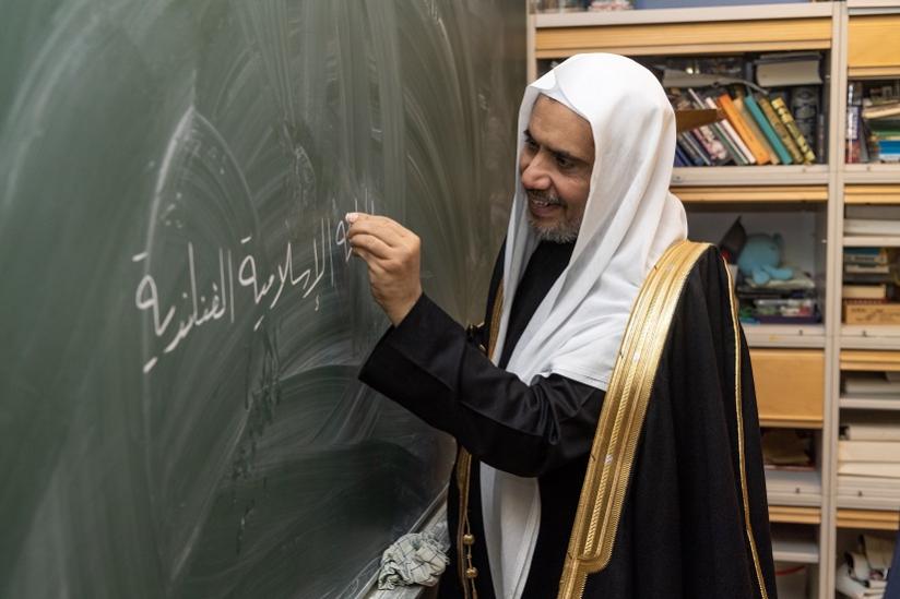 جامع مسجد ہلسنکی کے منتظمین نے فن لینڈ کے مسلمانوں کے ساتھ ایک کھلی نشست میں ڈاکٹر محمد العیسی کی ضیافت کی