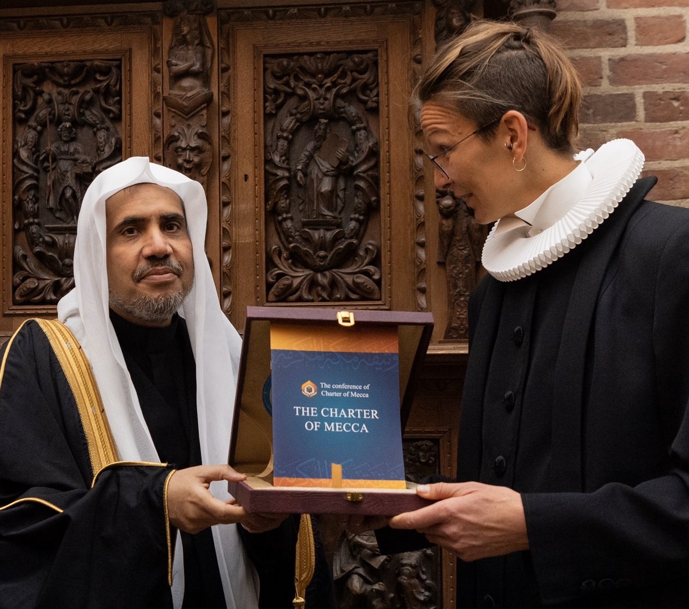 سیاسی،فکری اور مذہبی رہنماؤں سے ملاقاتوں کے سلسلے میں،شیخ ڈاکٹر محمد العیسی کو ڈنمارک کے شاہی خاندان کے دفن کے لئے مختص تاریخی روز کیتھیڈرل چرچ کی میزبانی