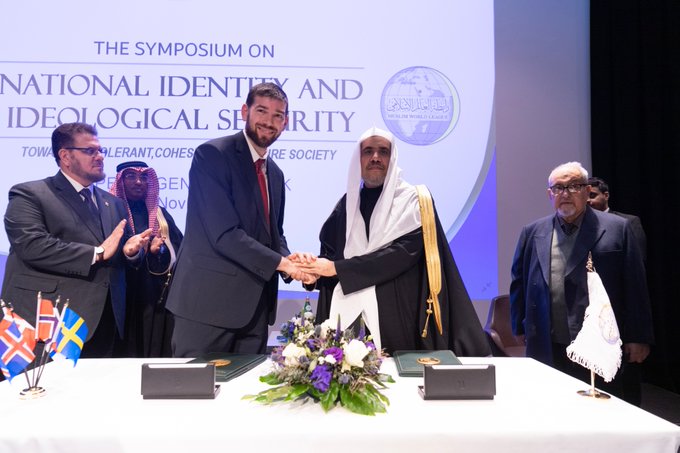 قومی تشخص اور نظریاتی تحفظ سمپوزیم میں ڈاکٹر محمد العیسی نے مرکزی خطاب کرتے ہوئے مکالمہ کی اہمیت اور حق اور مفاہمت کی تلاش کی ضرورت پر زوردیا