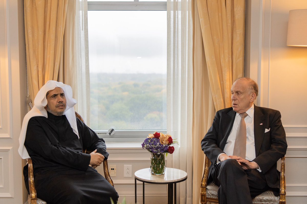 عالمی یہودی کونسل نیویارک کےصدرجناب رونالڈ لاؤڈر نےڈاکٹر محمد العیسی سے نیویارک میں انکی رہائش گاہ پر ملاقات کی.