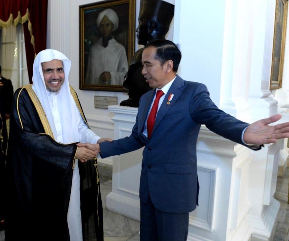 His Excellency the Indonesian President receives in Jakarta  His Excellency Sheikh Dr. Mohammad Alissa, where His Excellency praised the initiatives of the Muslim World League.