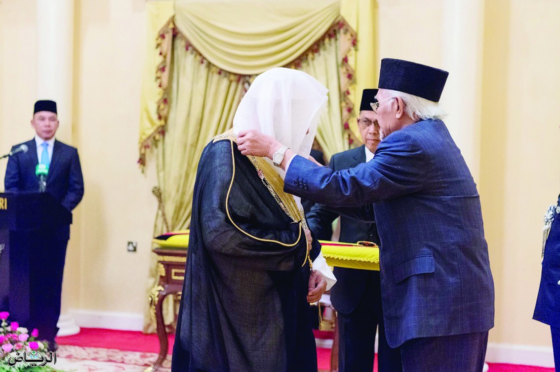 ماليزيا تمنح د. العيسى أعلى أوسمة التقدير والشرف الملكية بلقب «داتو سري» تقديراً لجهوده في نشر الوسطية حول العالم