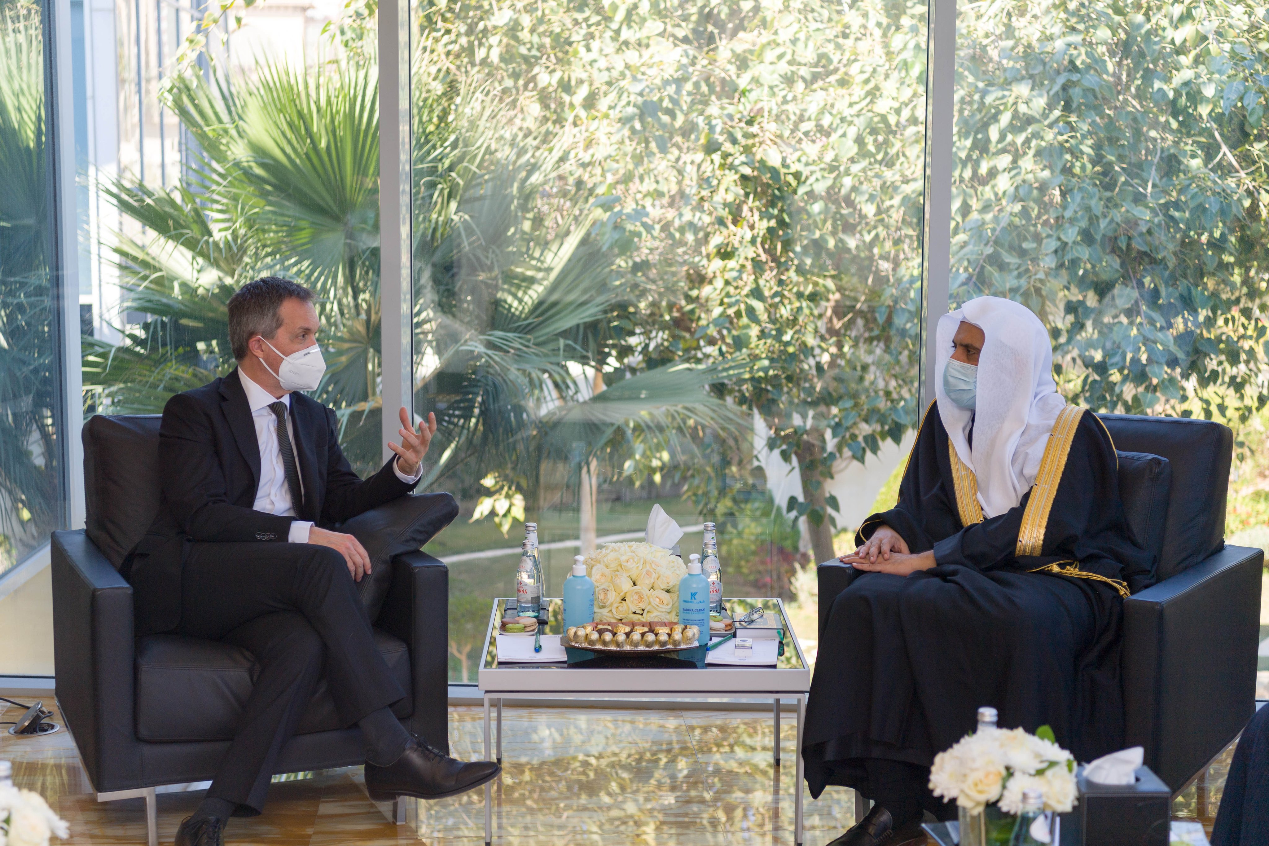 Le Secrétaire général de la Ligue islamique mondiale reçoit l’Ambassadeur du Brésil auprès du Royaume M. Marcelo  Susa Dela Nina pour traiter de sujets d’intérêt commun.