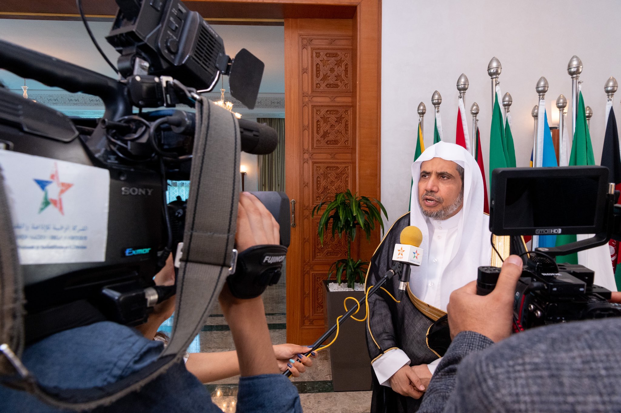 عزت مآب شیخ ڈاکٹر محمد العیسی مراکش کے ذرائع ابلاغ سے میثاق مکہ مکرمہ میں درج مؤثر مکالمہ اور تہذیبی شراکت داری کی اقدار کے بارےمیں اظہار خیال کرتے ہوئے: