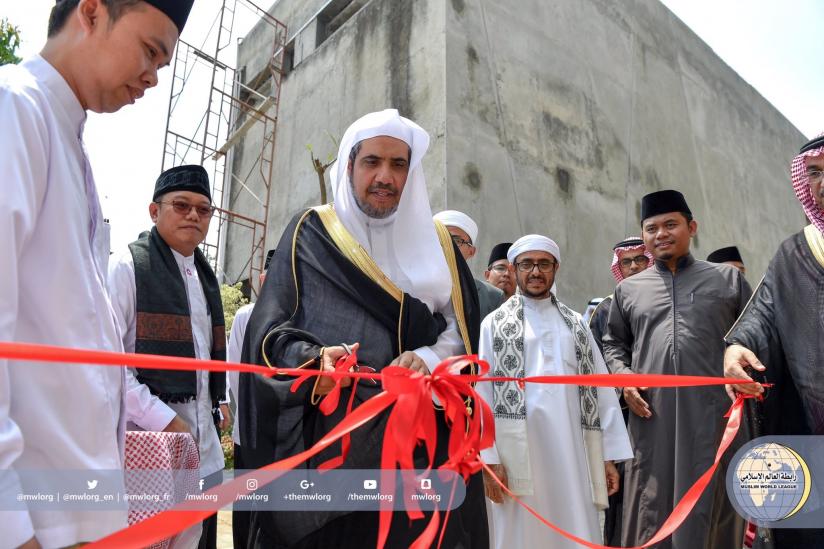 During his visit to Indonesia, HE the Secretary General met the students of the Holy Quran memorization schools to open new memorization schools.